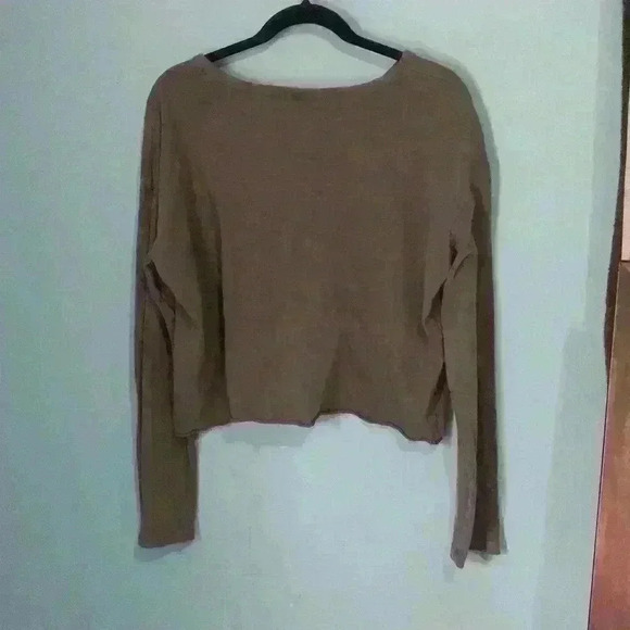 Wild Fable size L grey cropped button down distressed t-shirt - Picture 3 of 3